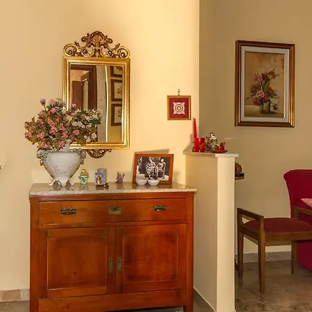 Train Station Flat Apartman *